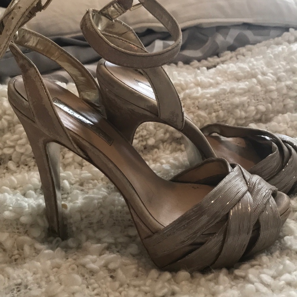 Heels - Picture 4 of 4